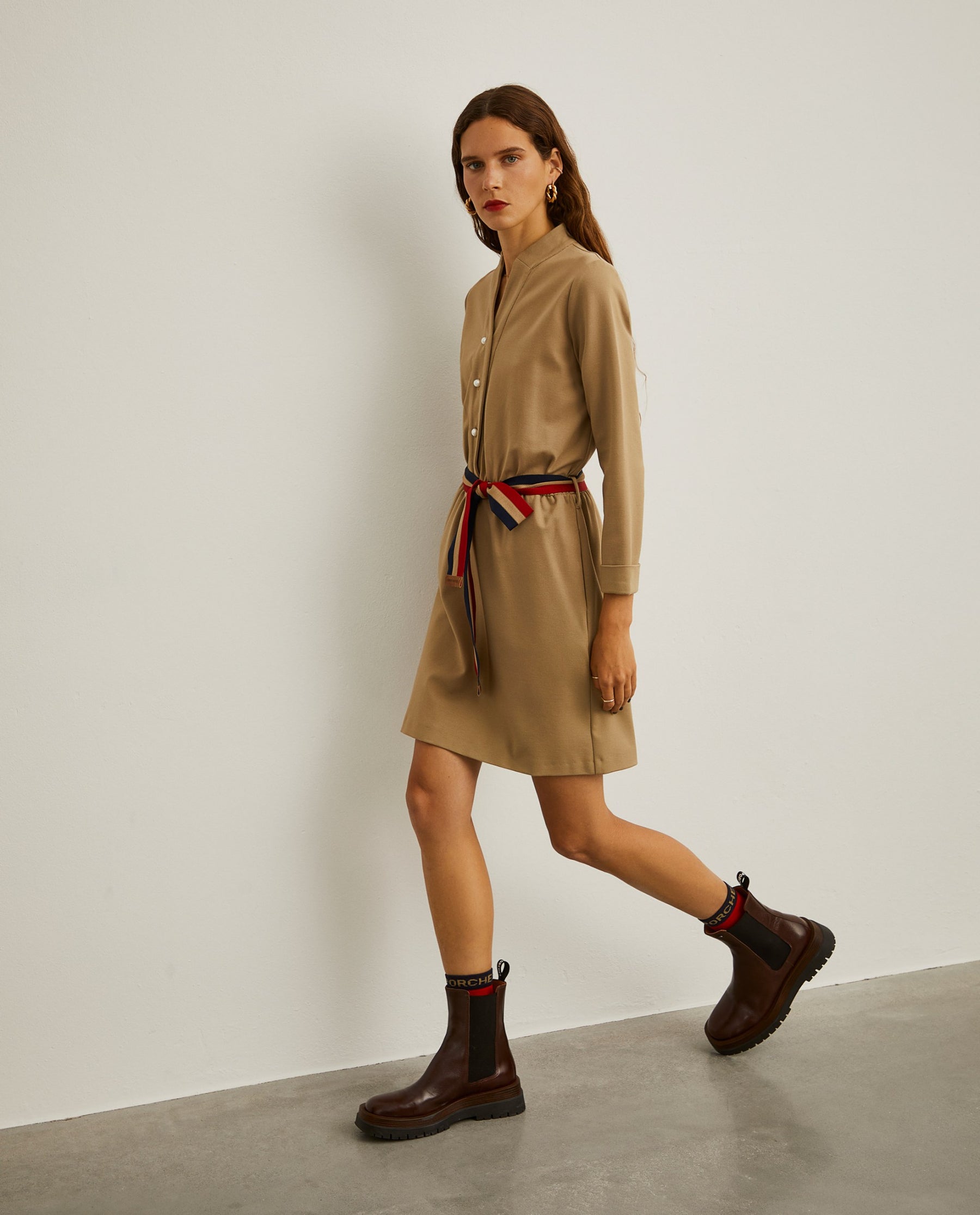Vestido de malha curto com cinto