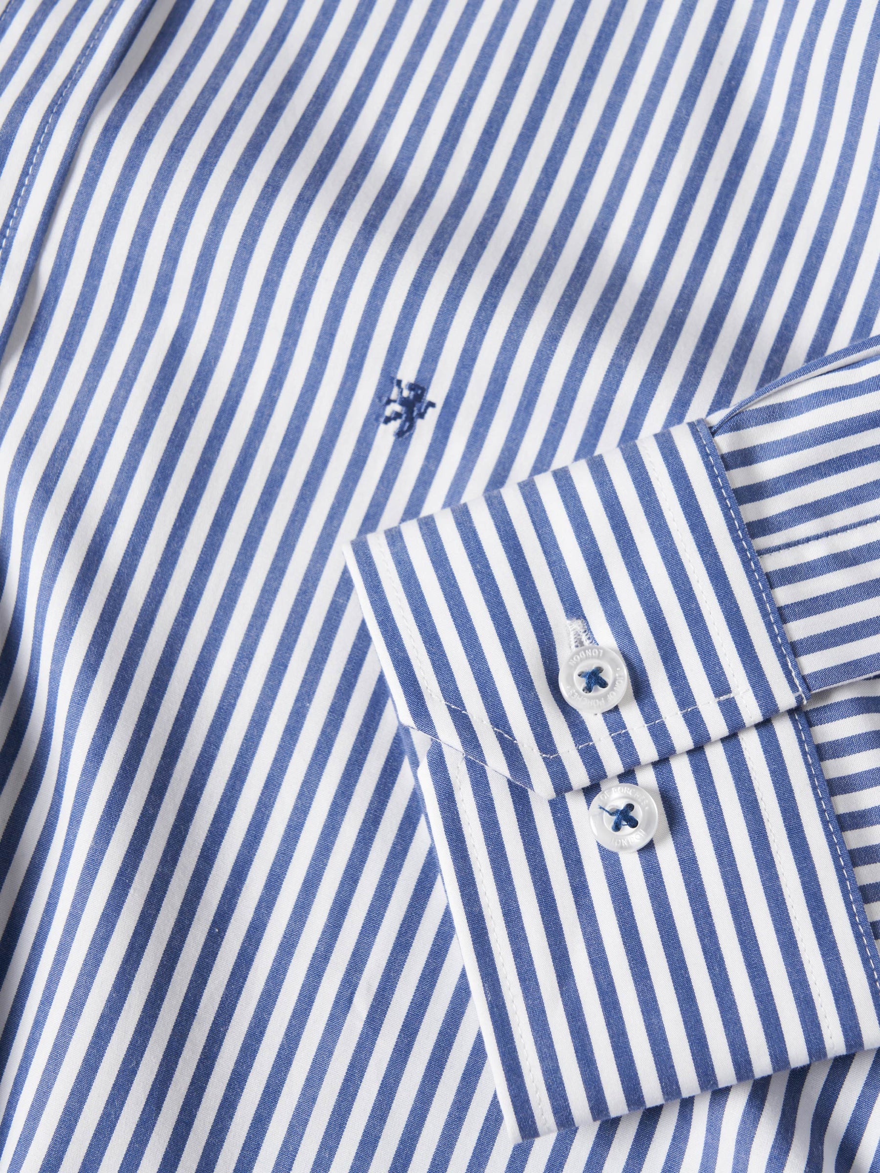 Camisa regular fit às riscas de algodão