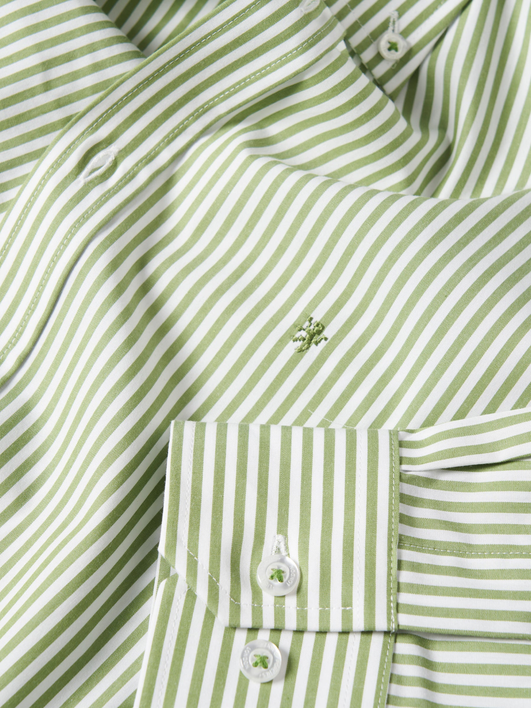 Camisa regular fit às riscas de algodão