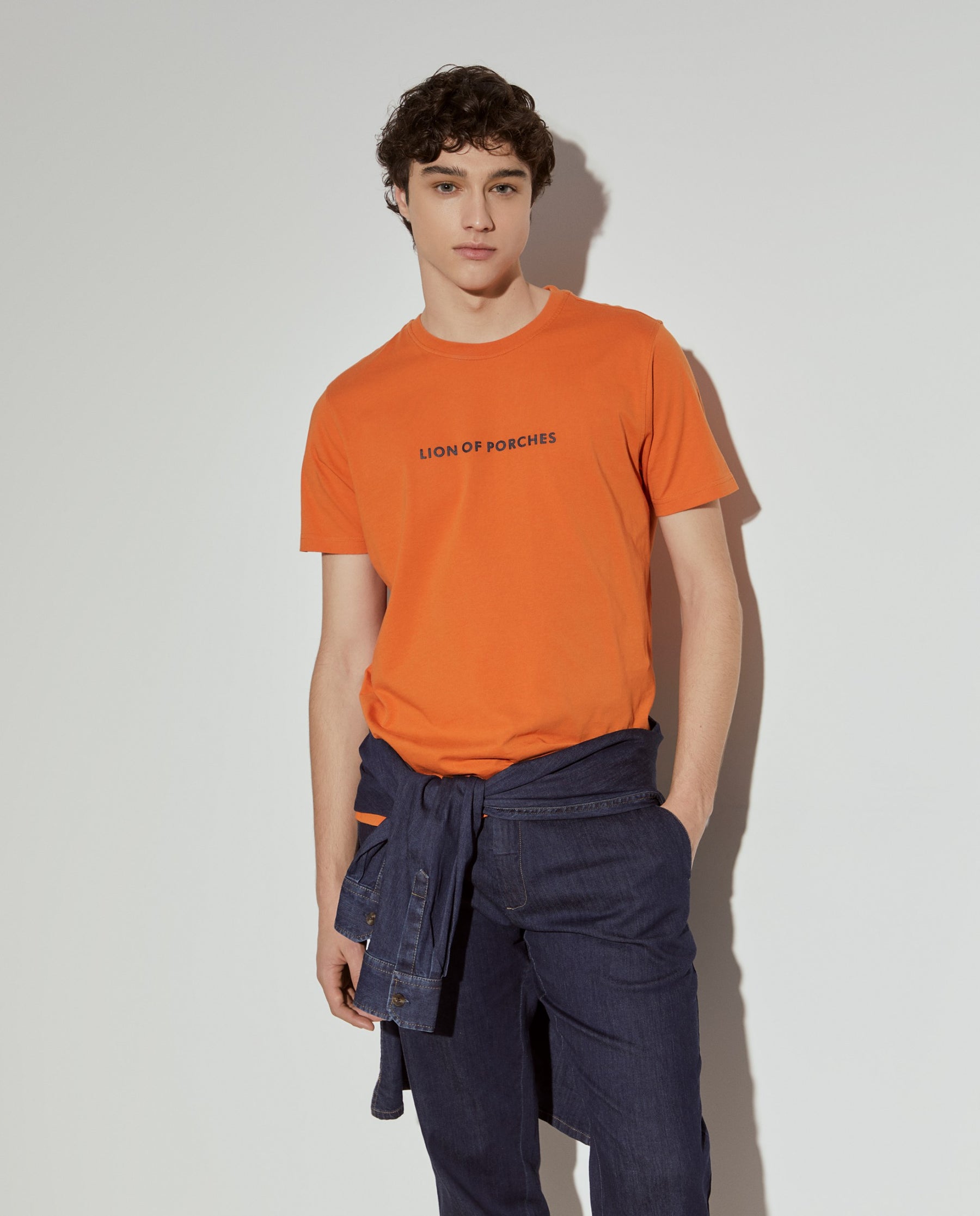T-shirt manga curta Lion of Porches
