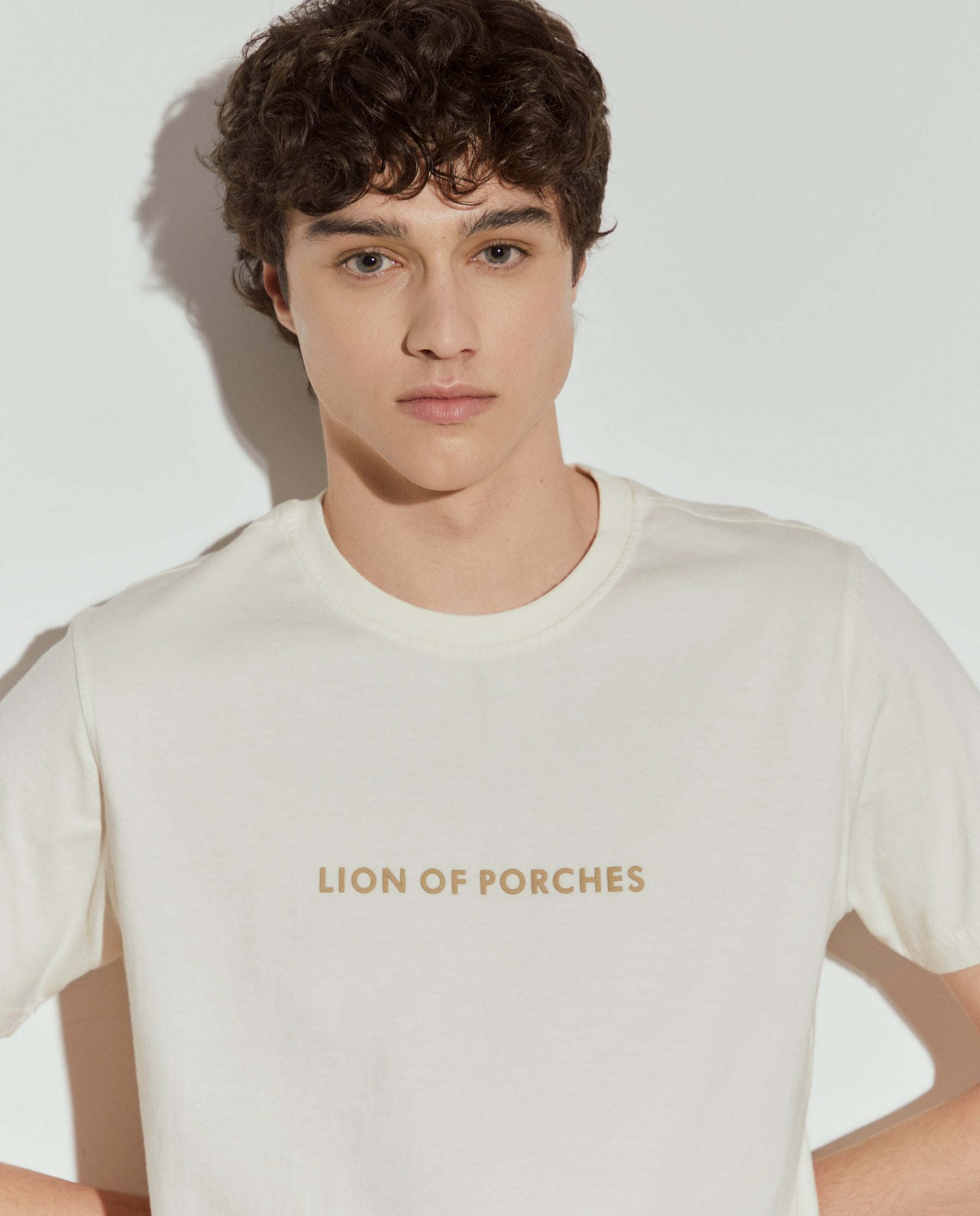 T-shirt manga curta Lion of Porches