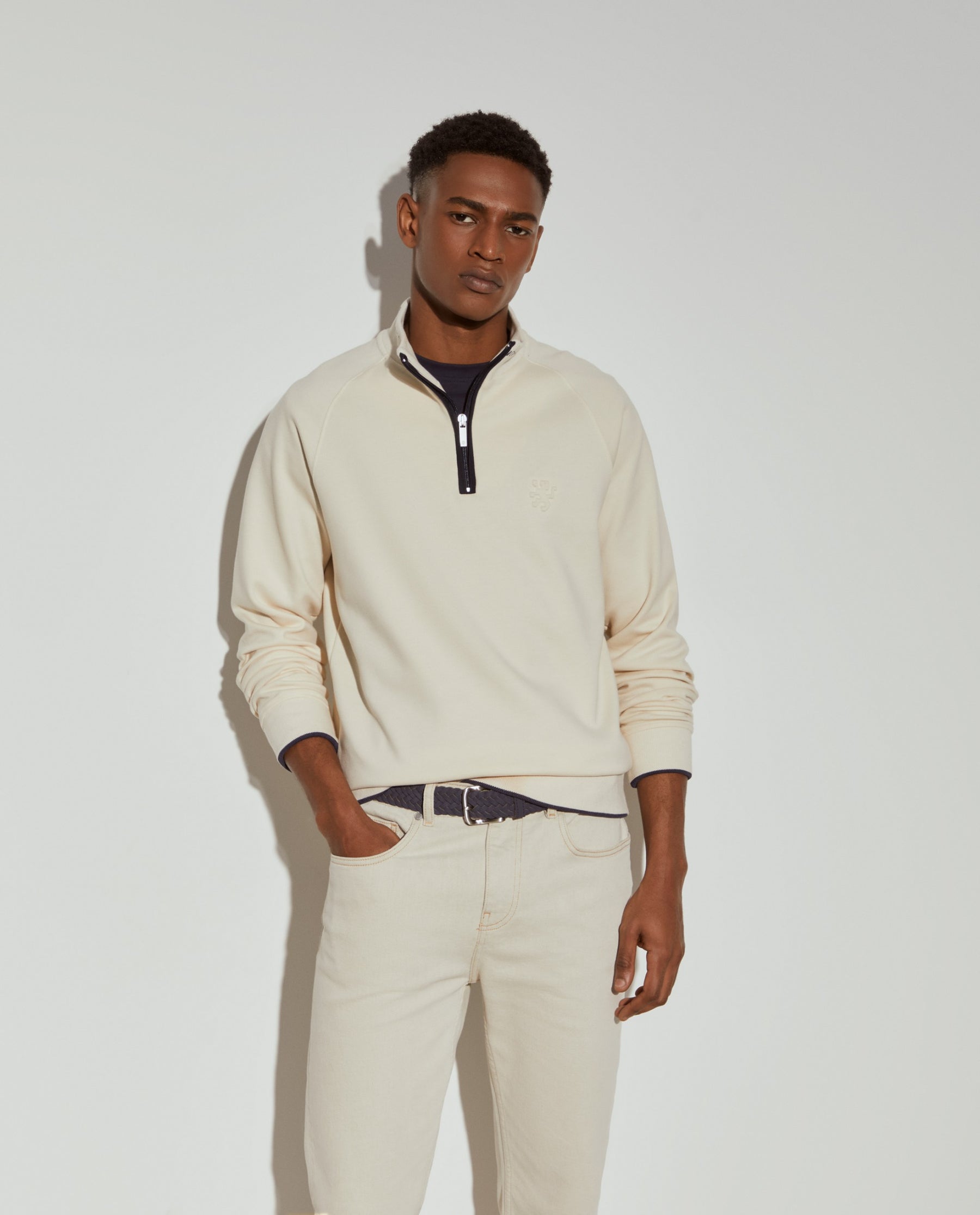 Sweater gola alta com fecho