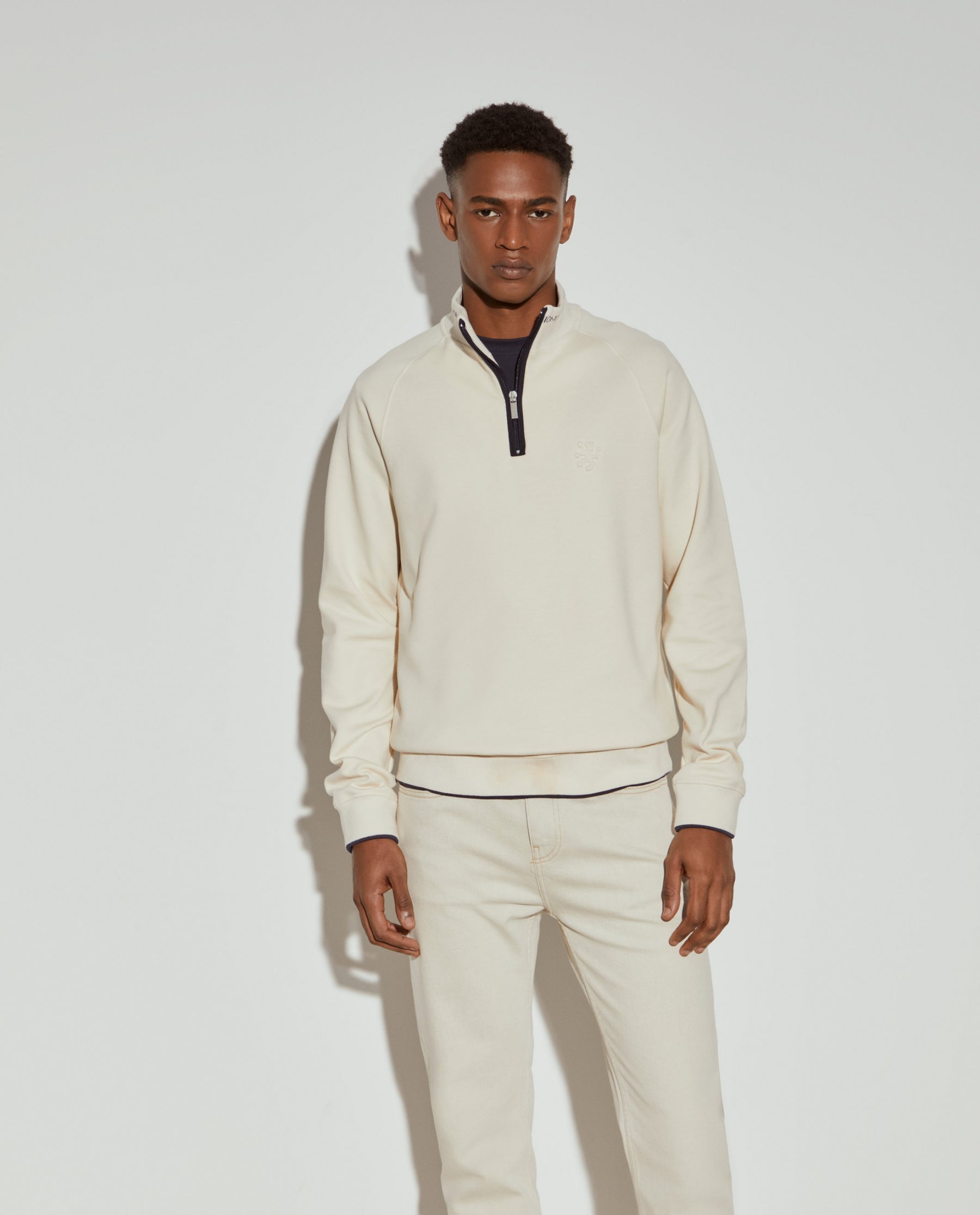 Sweater gola alta com fecho