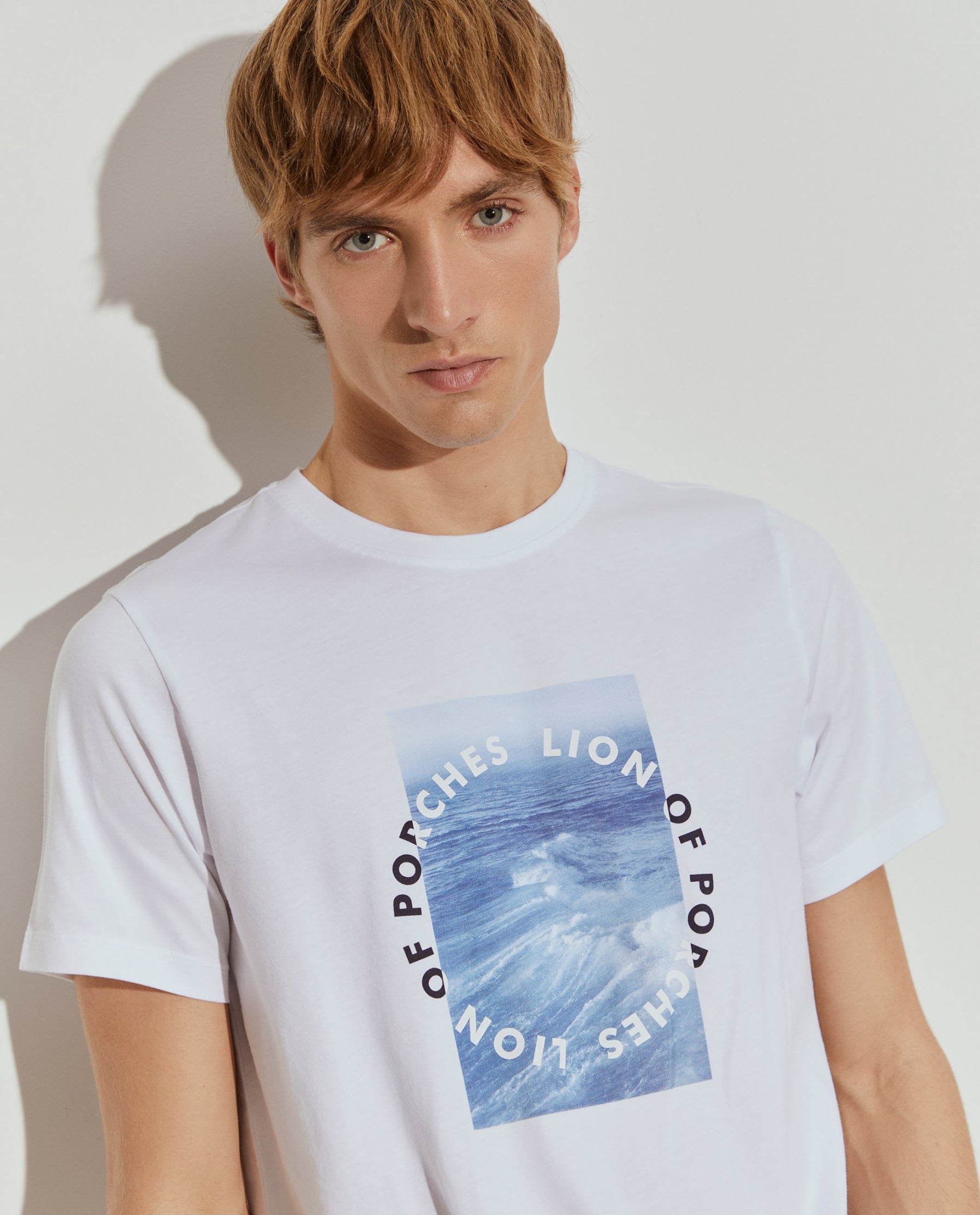 T-shirt manga curta com estampado