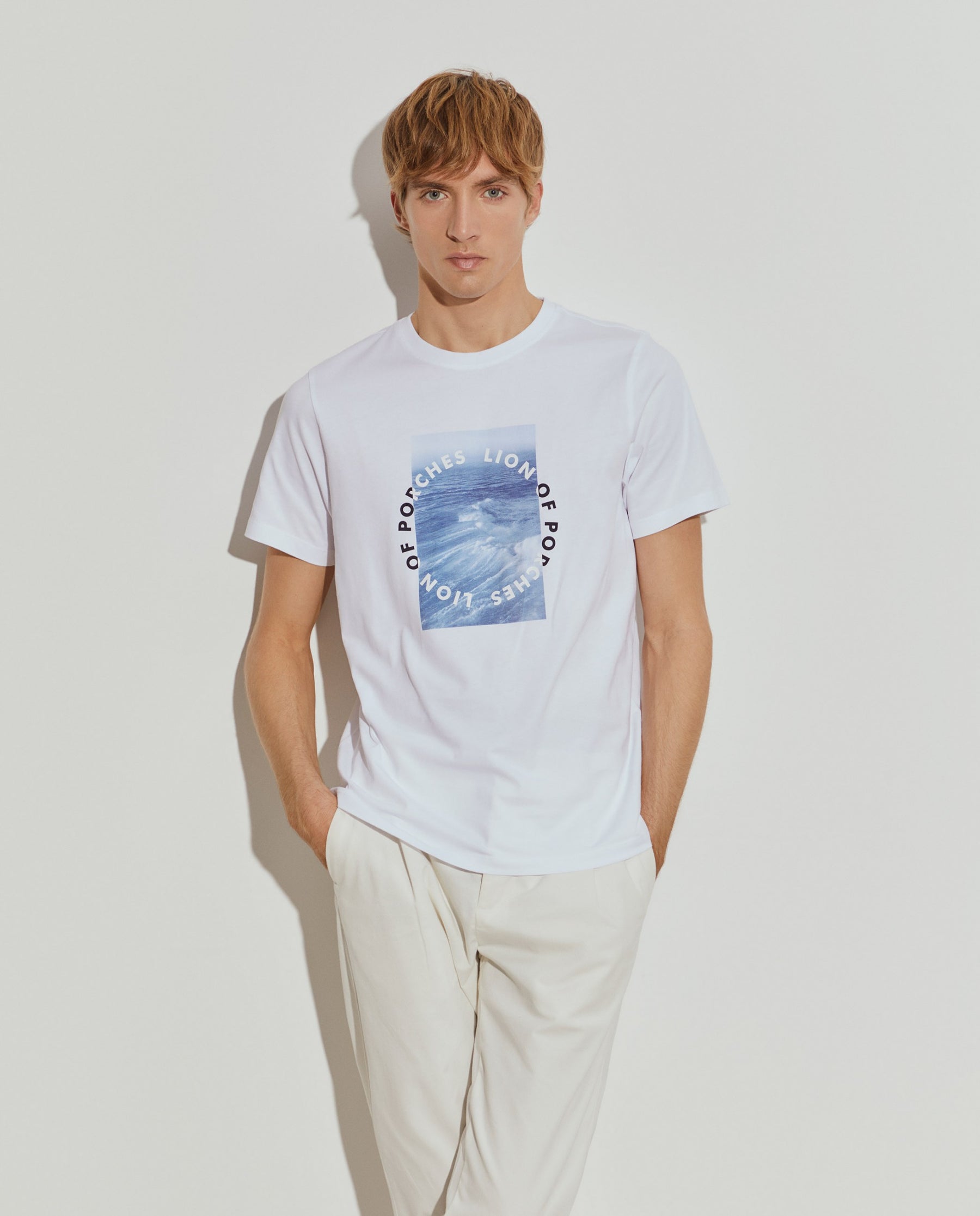 T-shirt manga curta com estampado