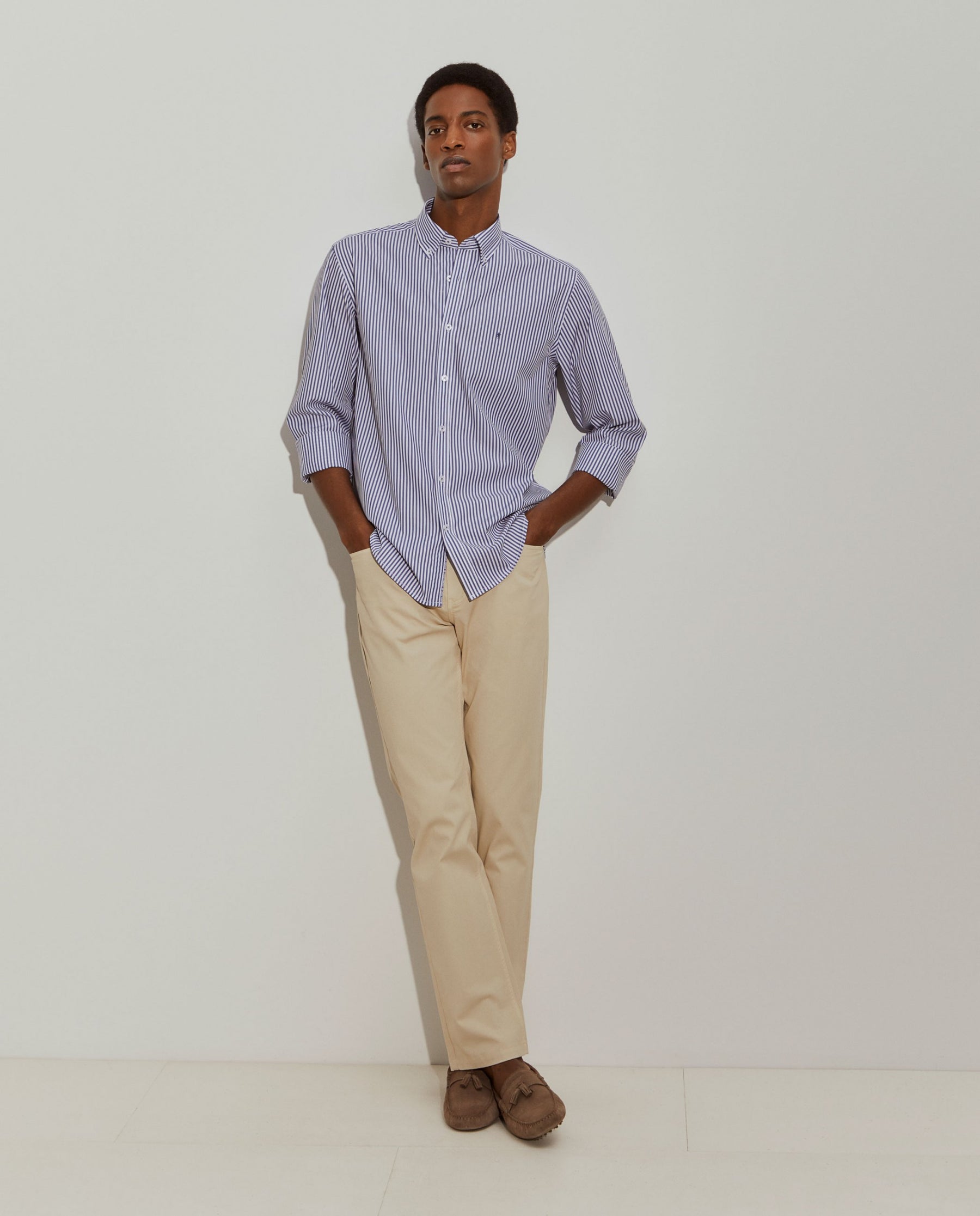 Camisa regular fit às riscas de algodão