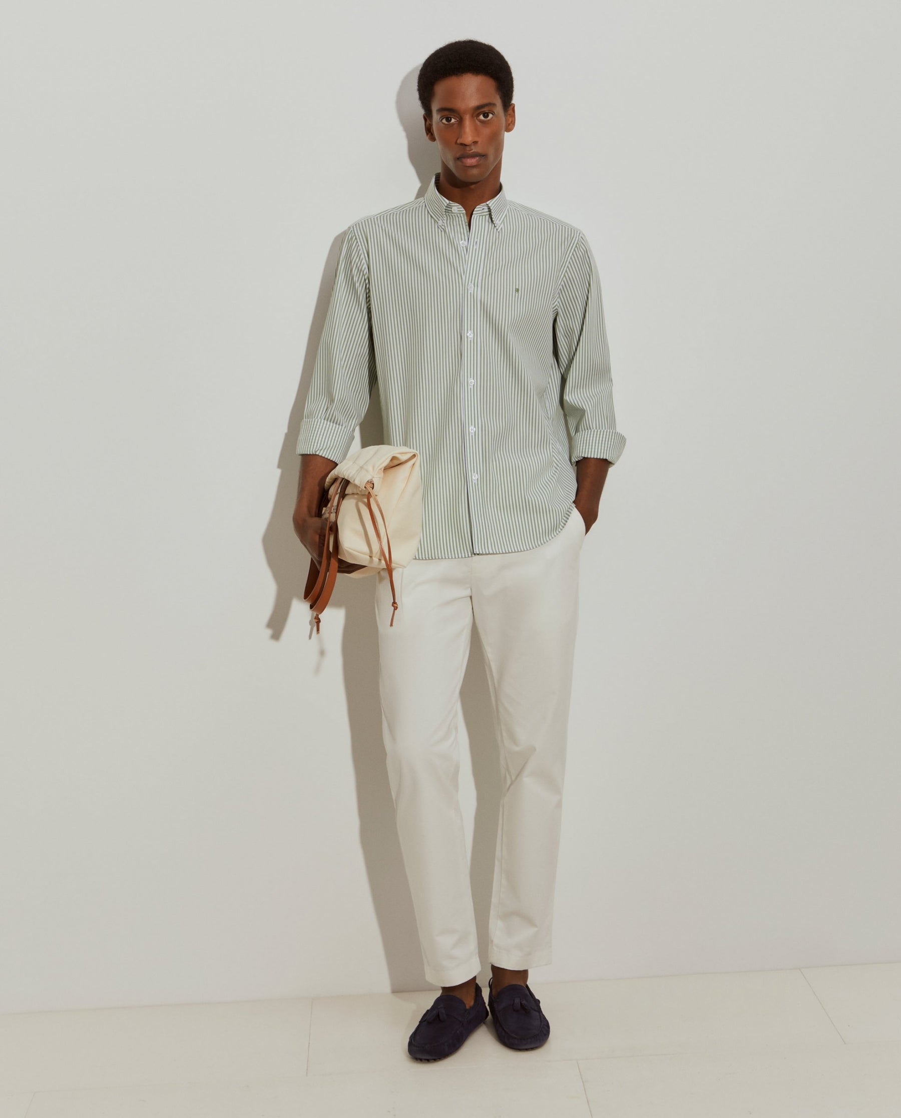 Camisa regular fit às riscas de algodão