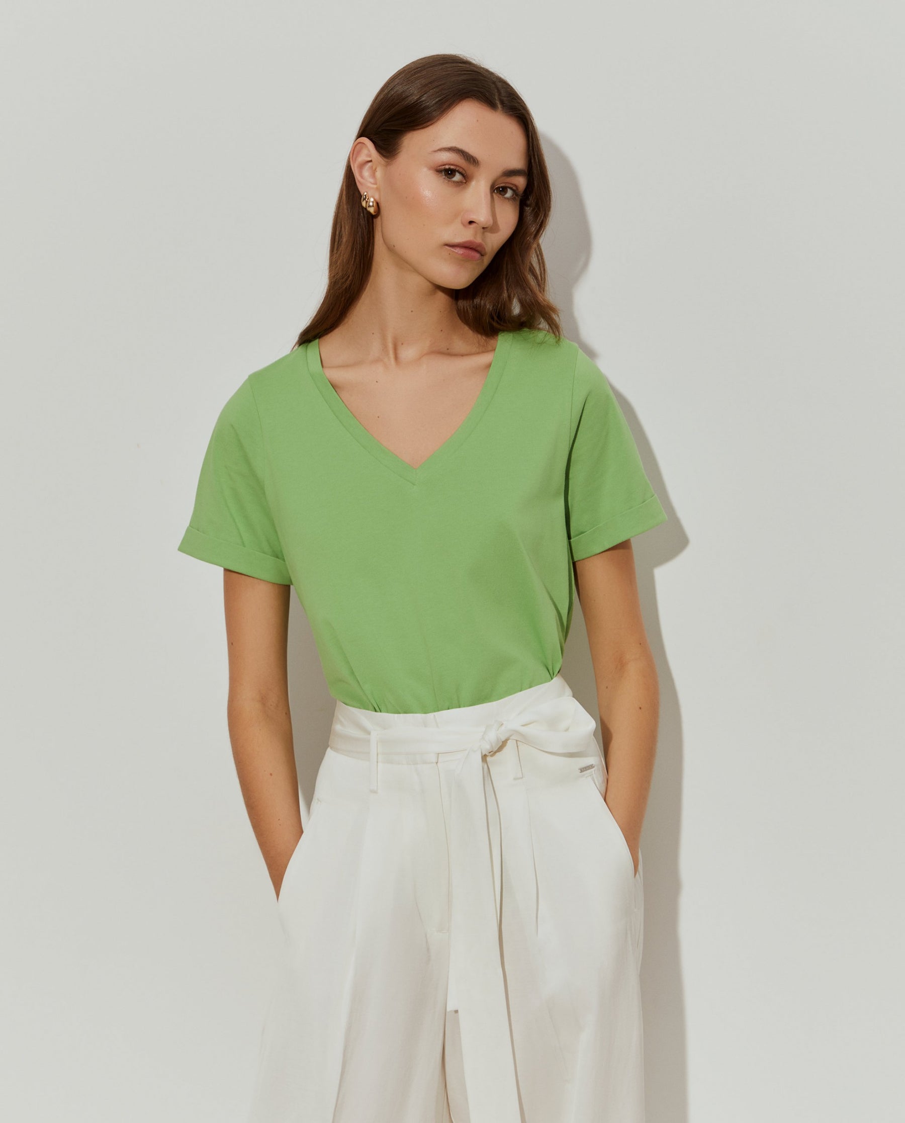 T-shirt de algodão decote em V
