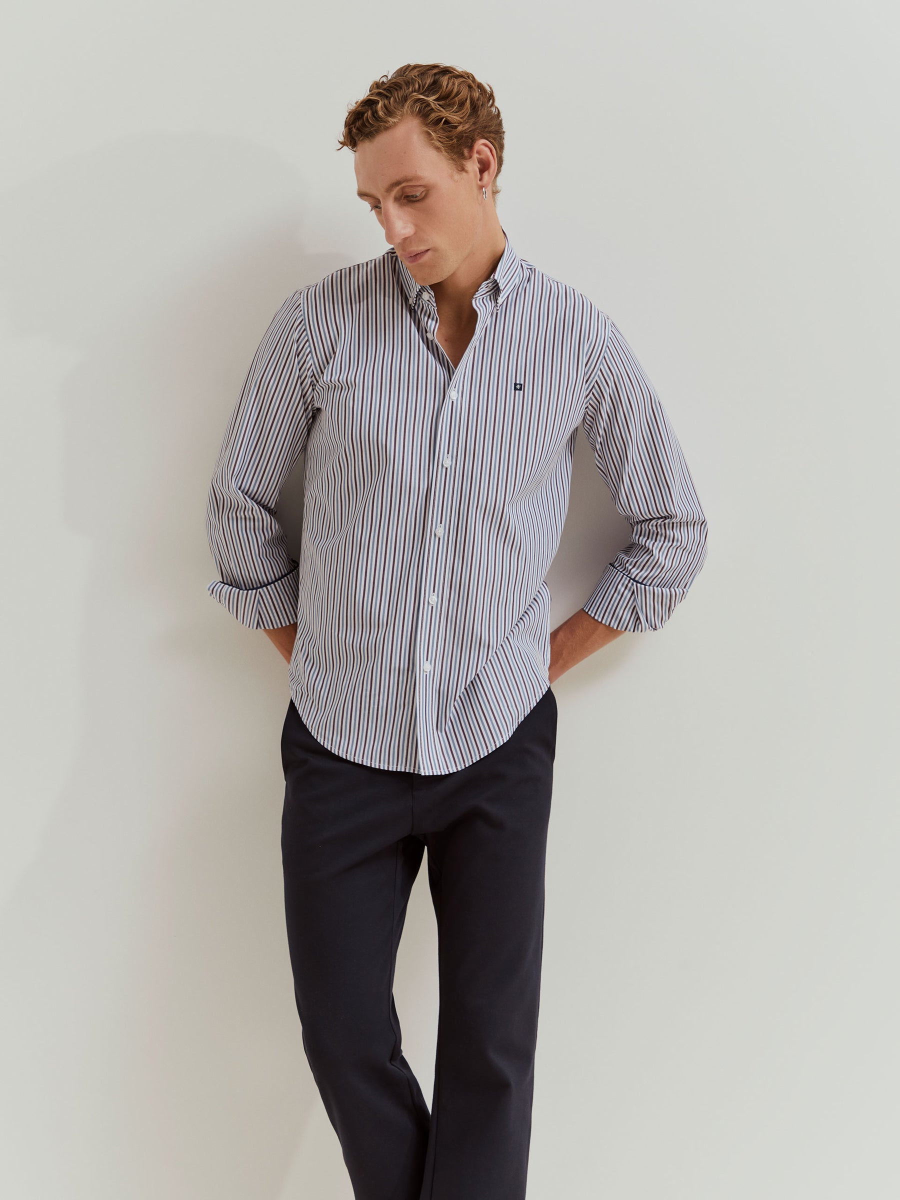 Camisa regular fit às riscas
