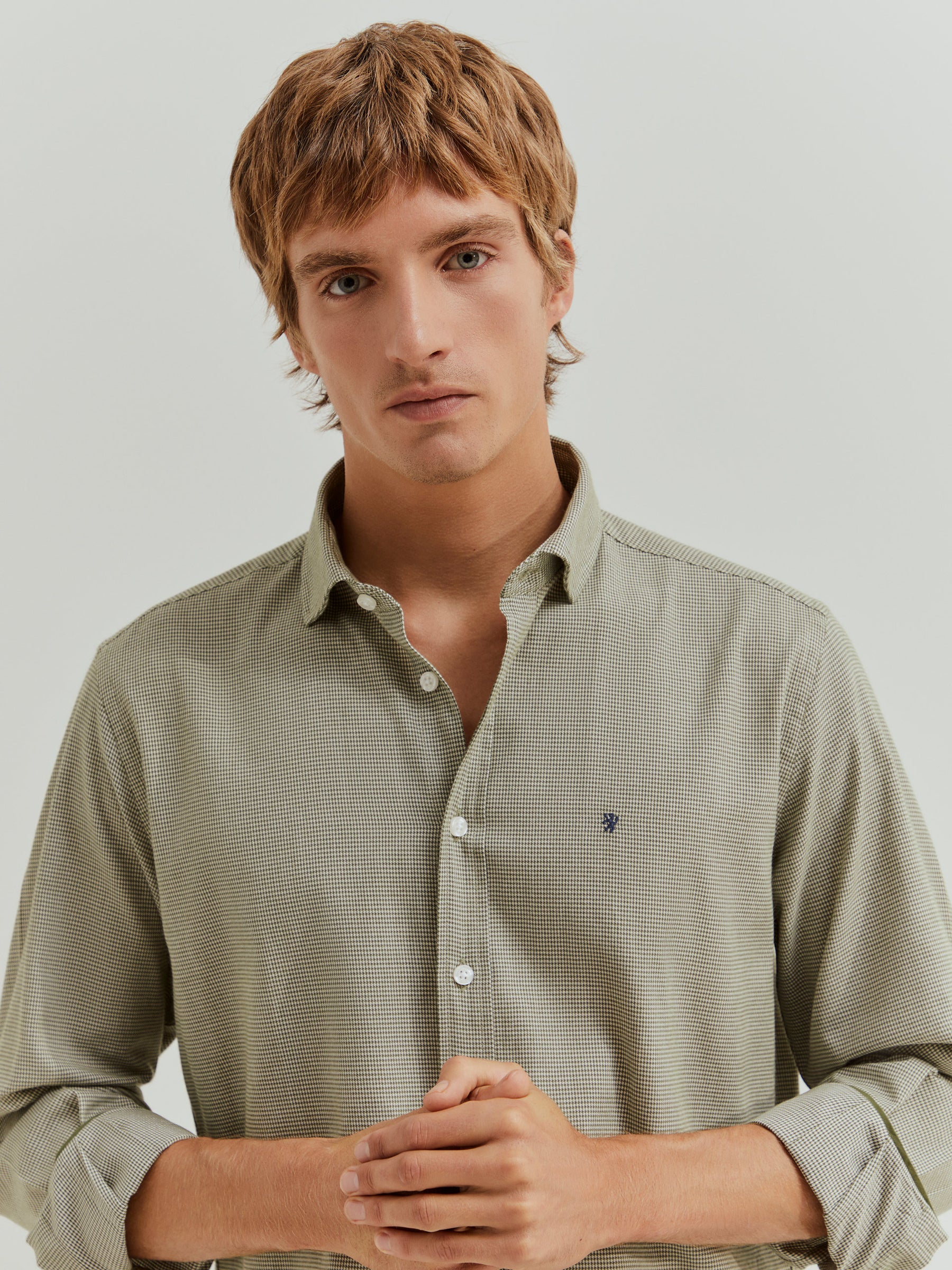 Camisa slim fit micropadrão