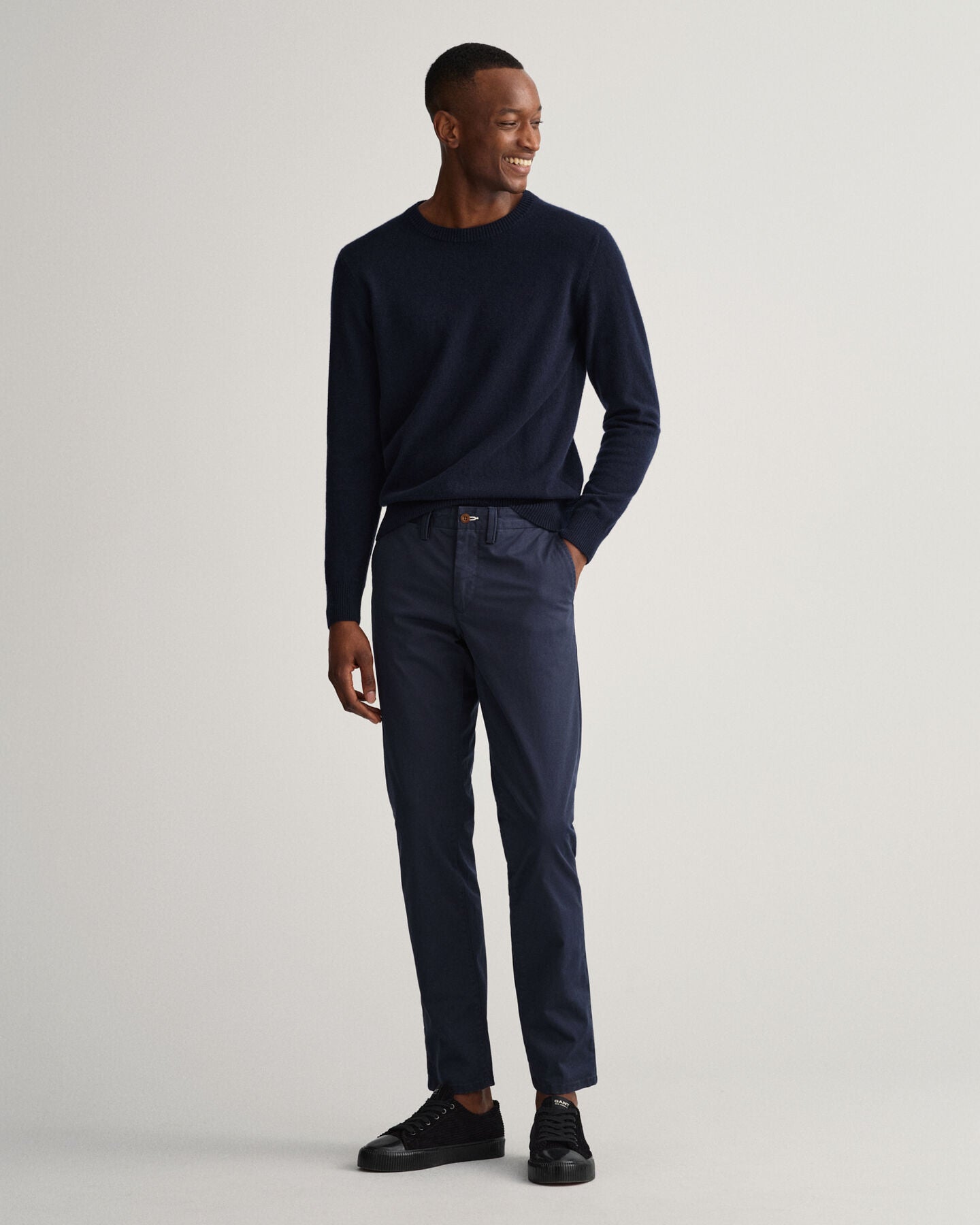 Calças chino em sarja slim fit Hallden