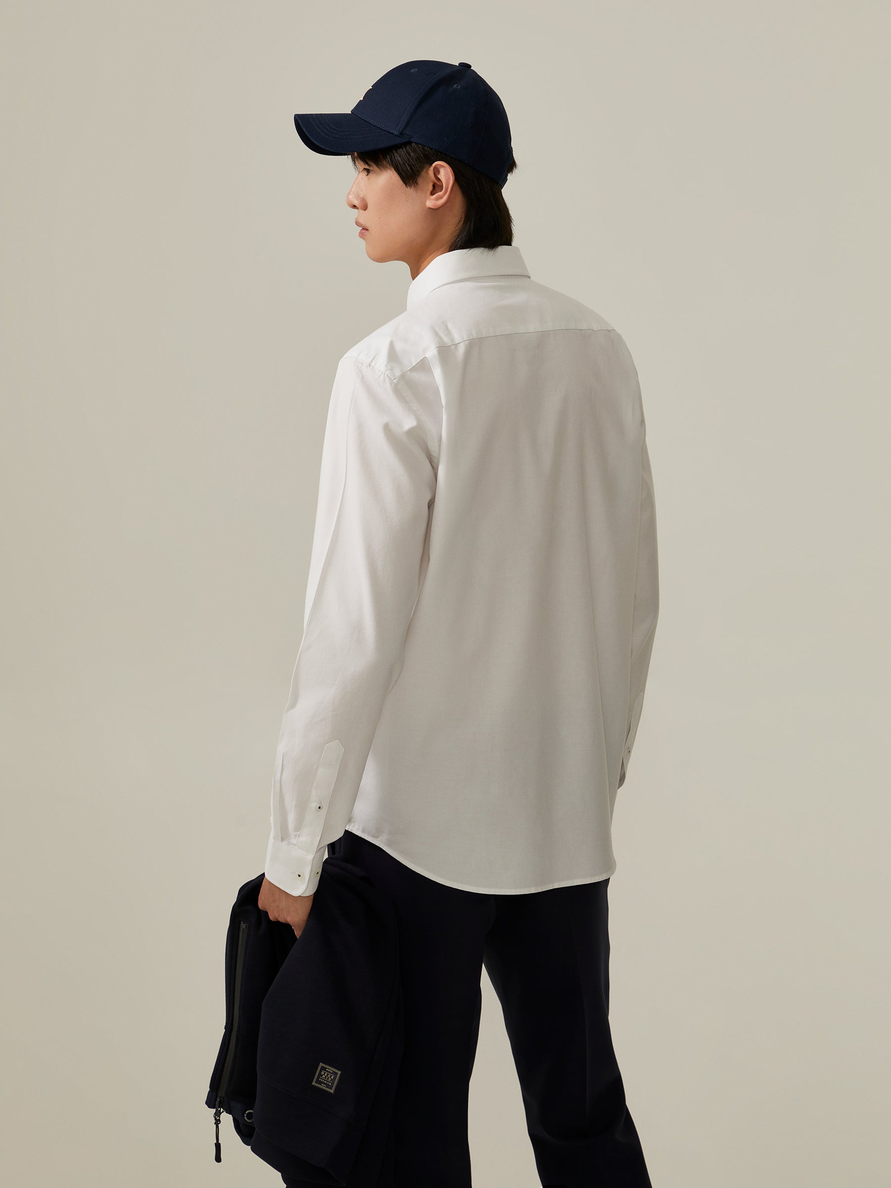 Camisa slim fit com fita em contraste