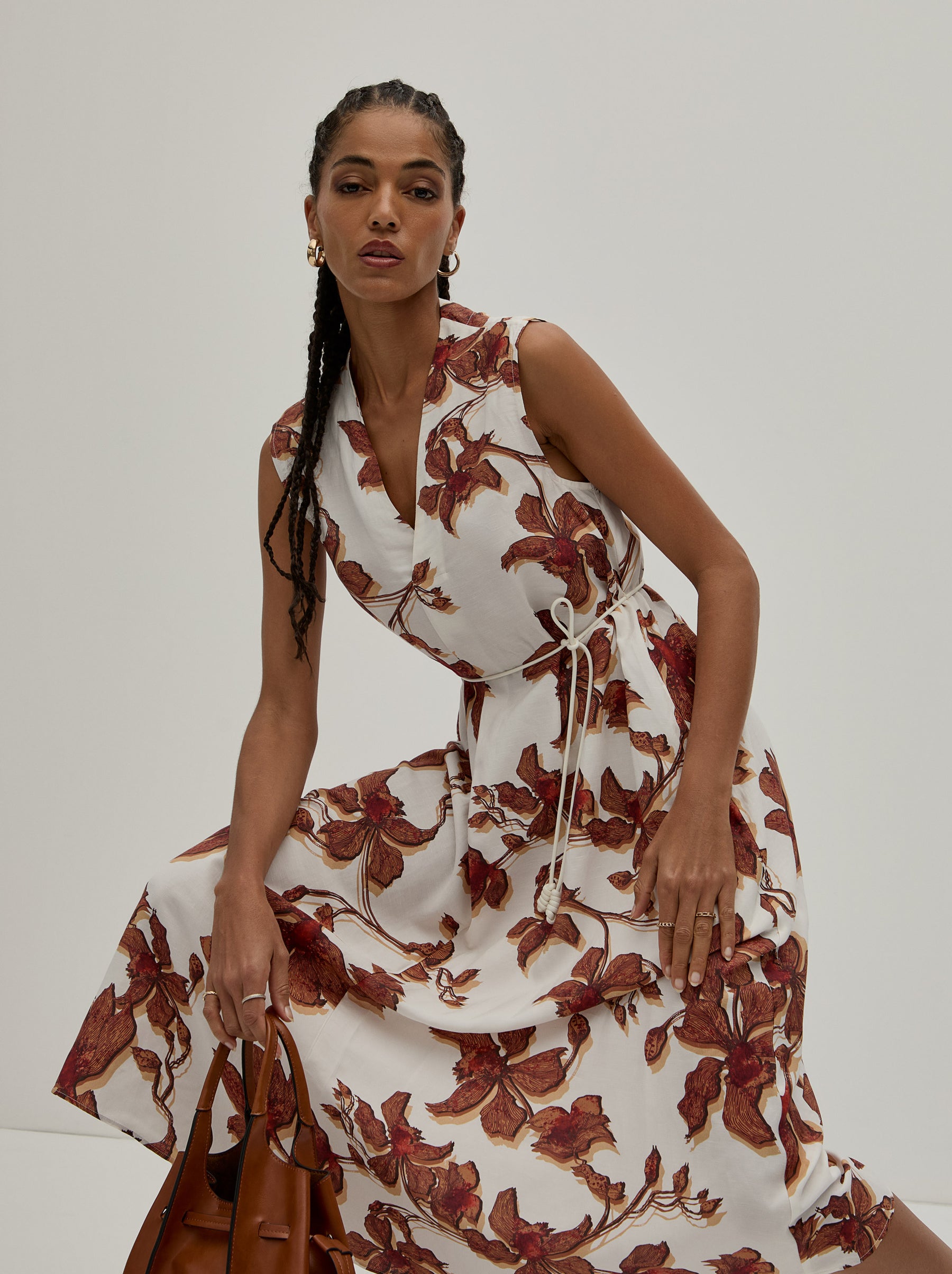 Vestido midi padrão floral com cinto