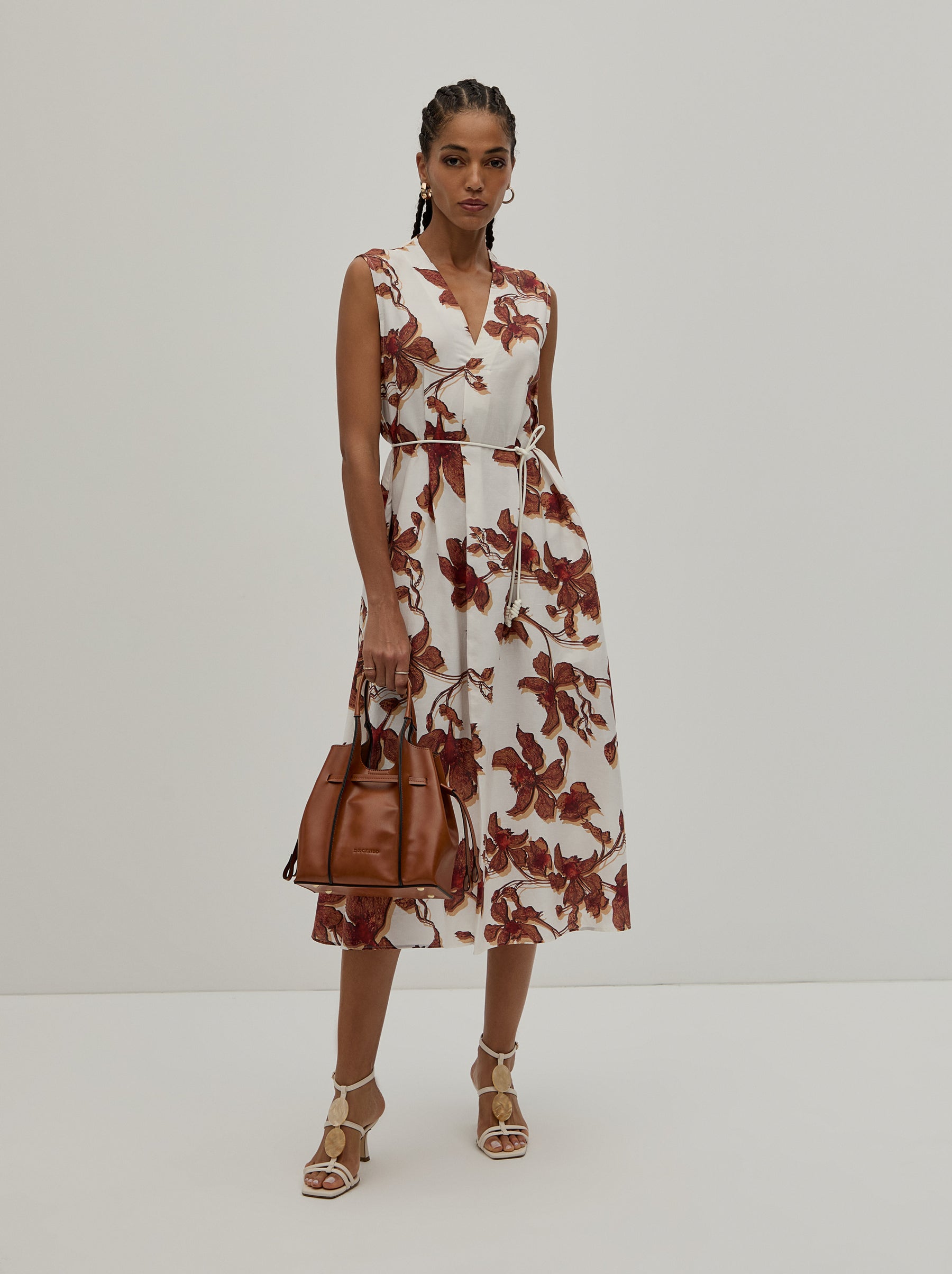 Vestido midi padrão floral com cinto