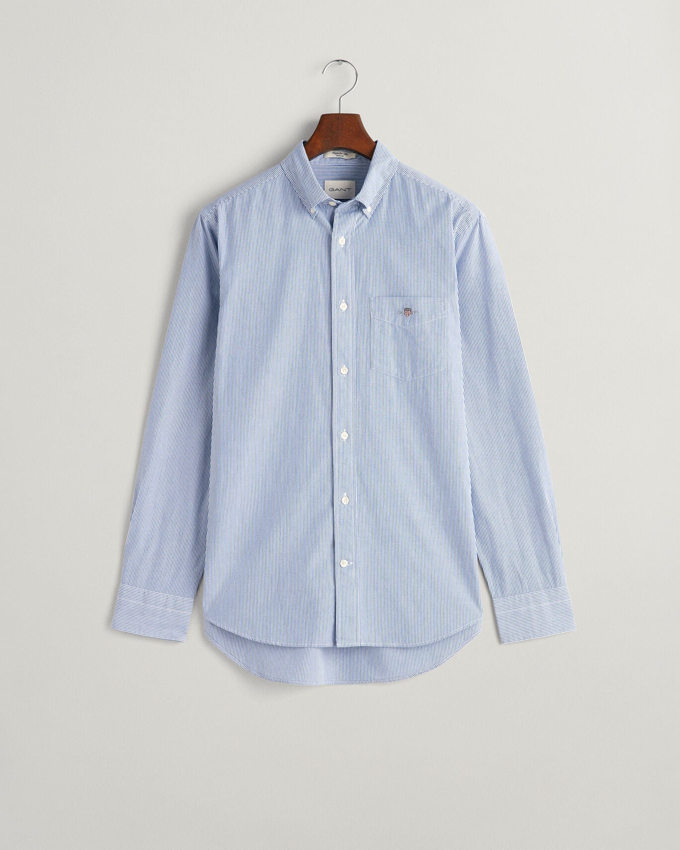 Camisa em popelina às riscas finas regular fit