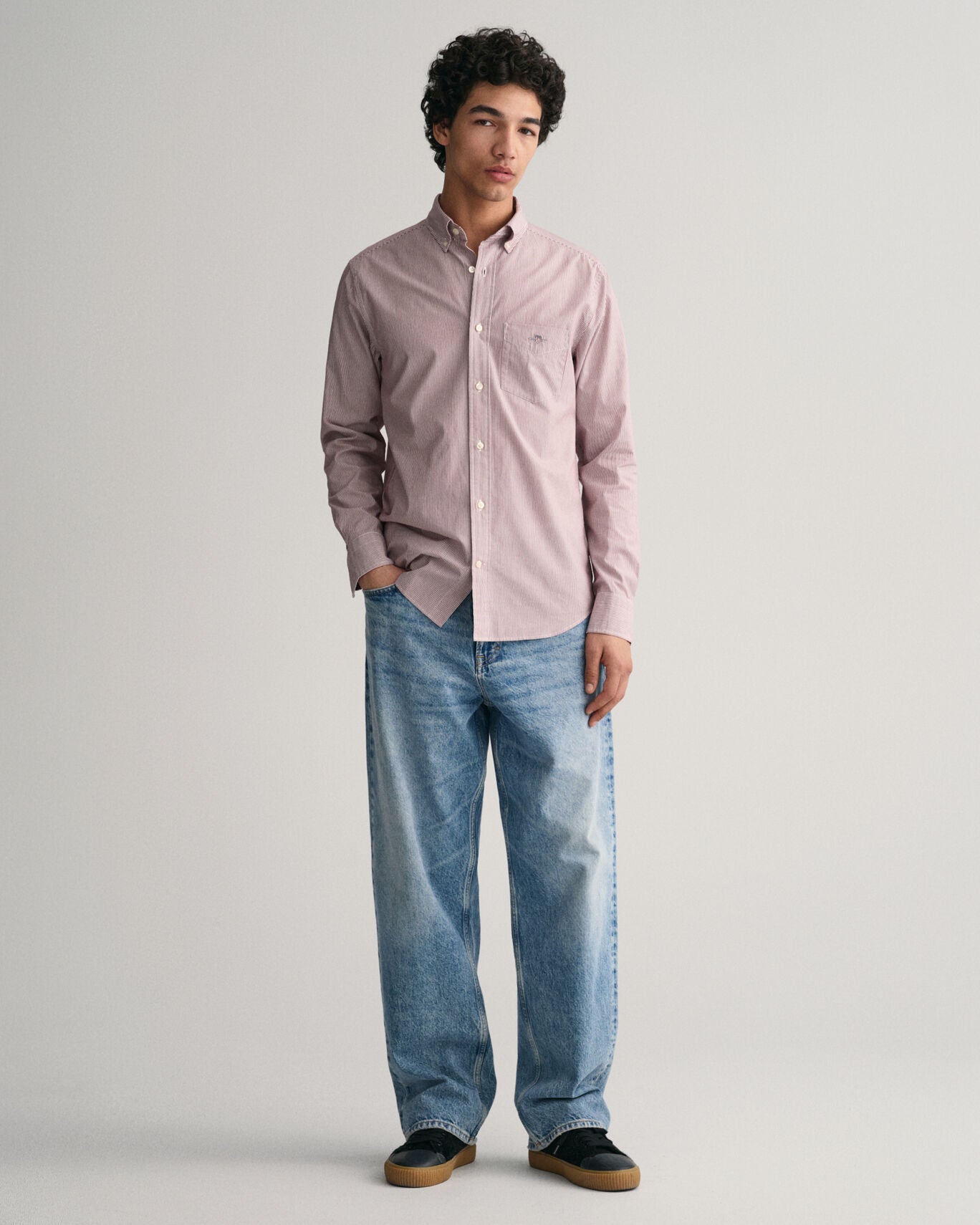 Camisa em popelina às riscas finas regular fit