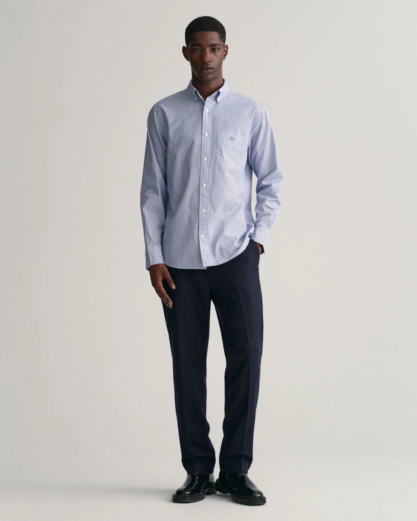 Camisa em popelina às riscas finas regular fit
