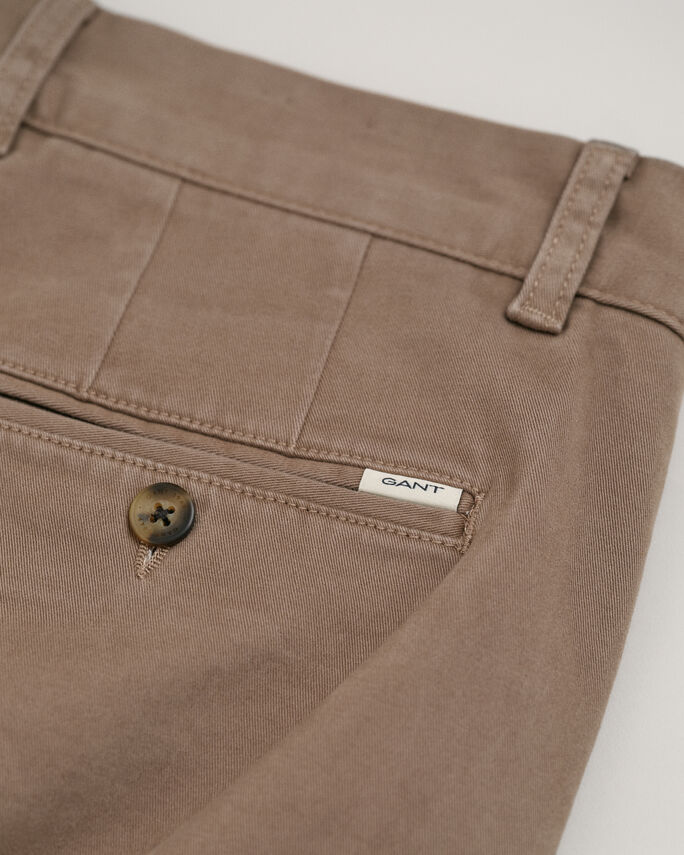 Calças chino em sarja slim fit