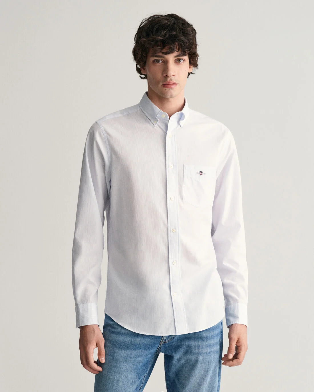 Camisa em popelina às riscas finas regular fit