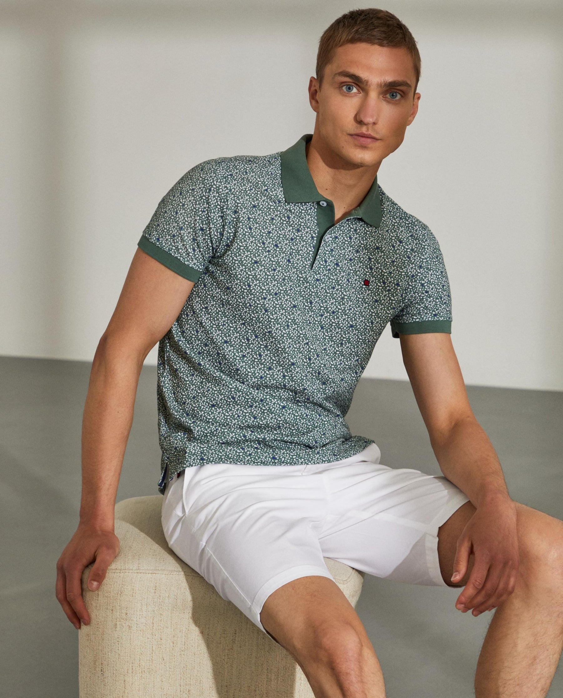 Bermudas para homem regular fit em sarja com bolsos
