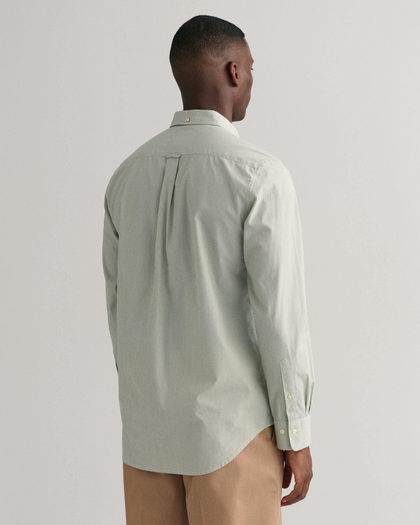 Camisa Oxford às riscas corte normal