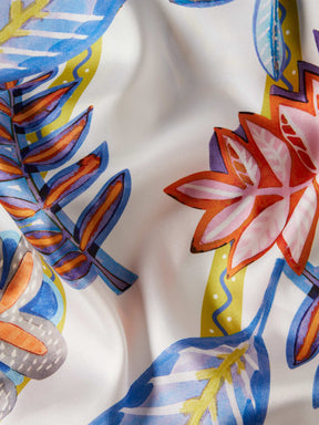 Blusa de manga curta com padrão floral