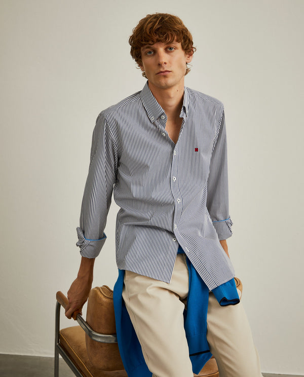 Camisa Slim Fit em tecido com padrão de riscas