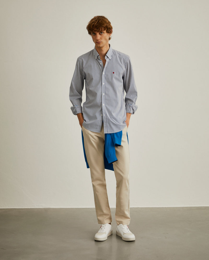 Camisa Slim Fit em tecido com padrão de riscas