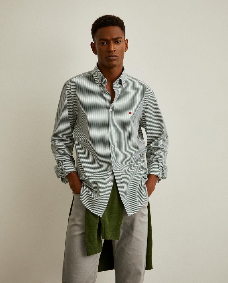 Camisa Slim Fit em tecido com padrão de riscas