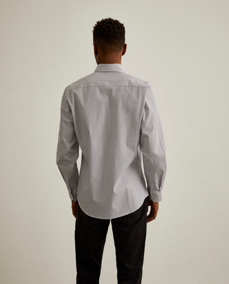 Camisa Slim Fit em tecido com padrão de riscas