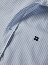 Camisa slim fit com padrão de riscas