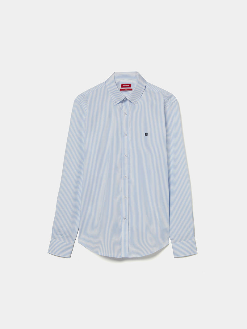 Camisa slim fit com padrão de riscas