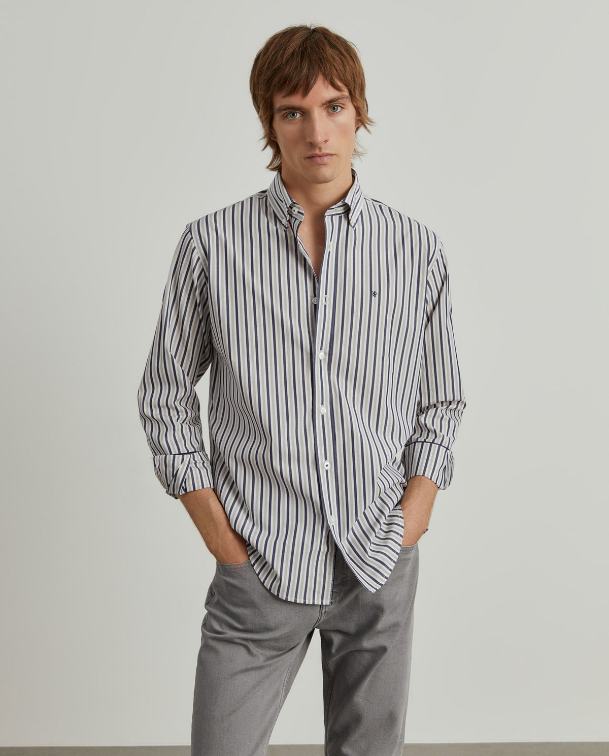 Camisa regular fit com padrão de riscas