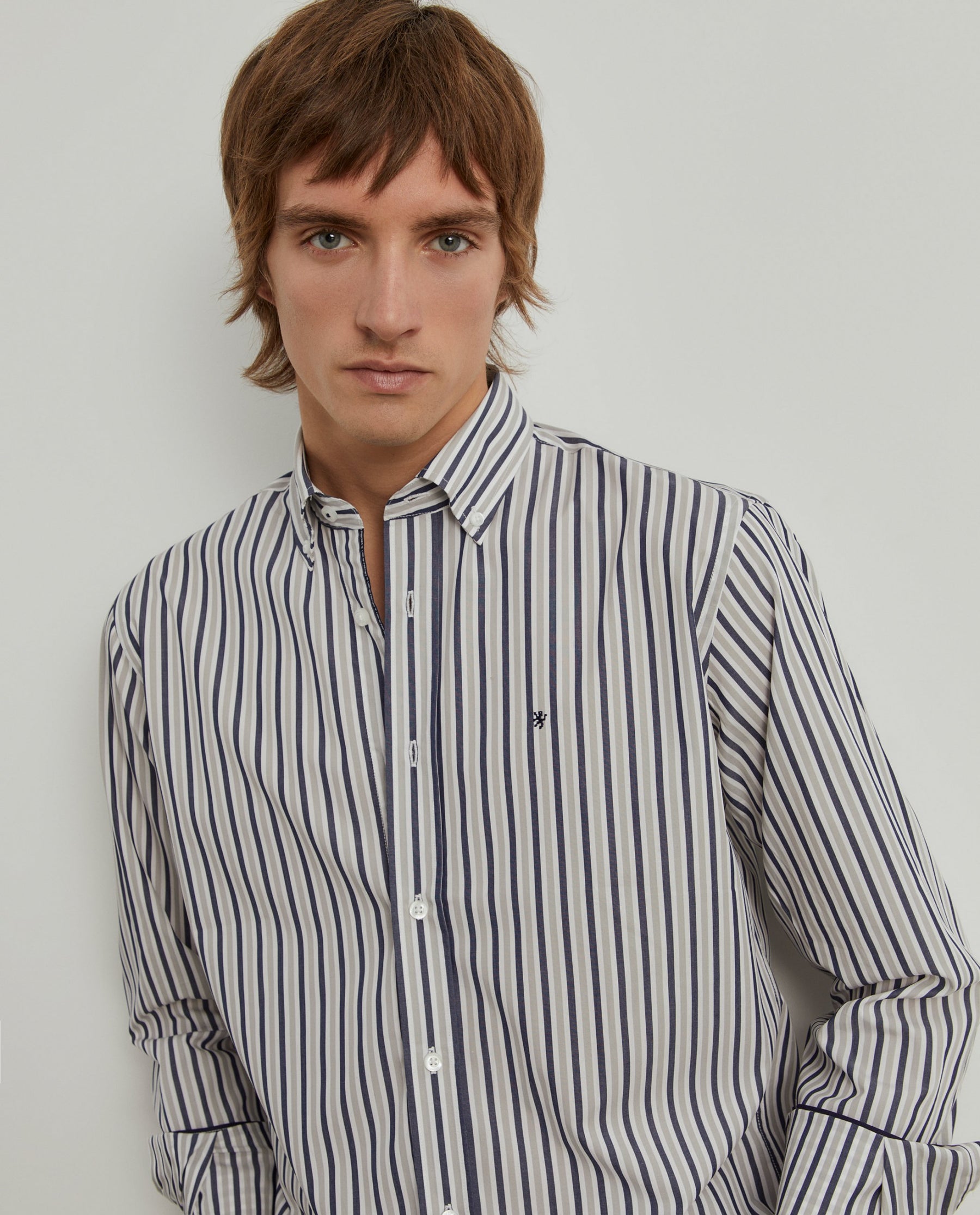 Camisa regular fit com padrão de riscas