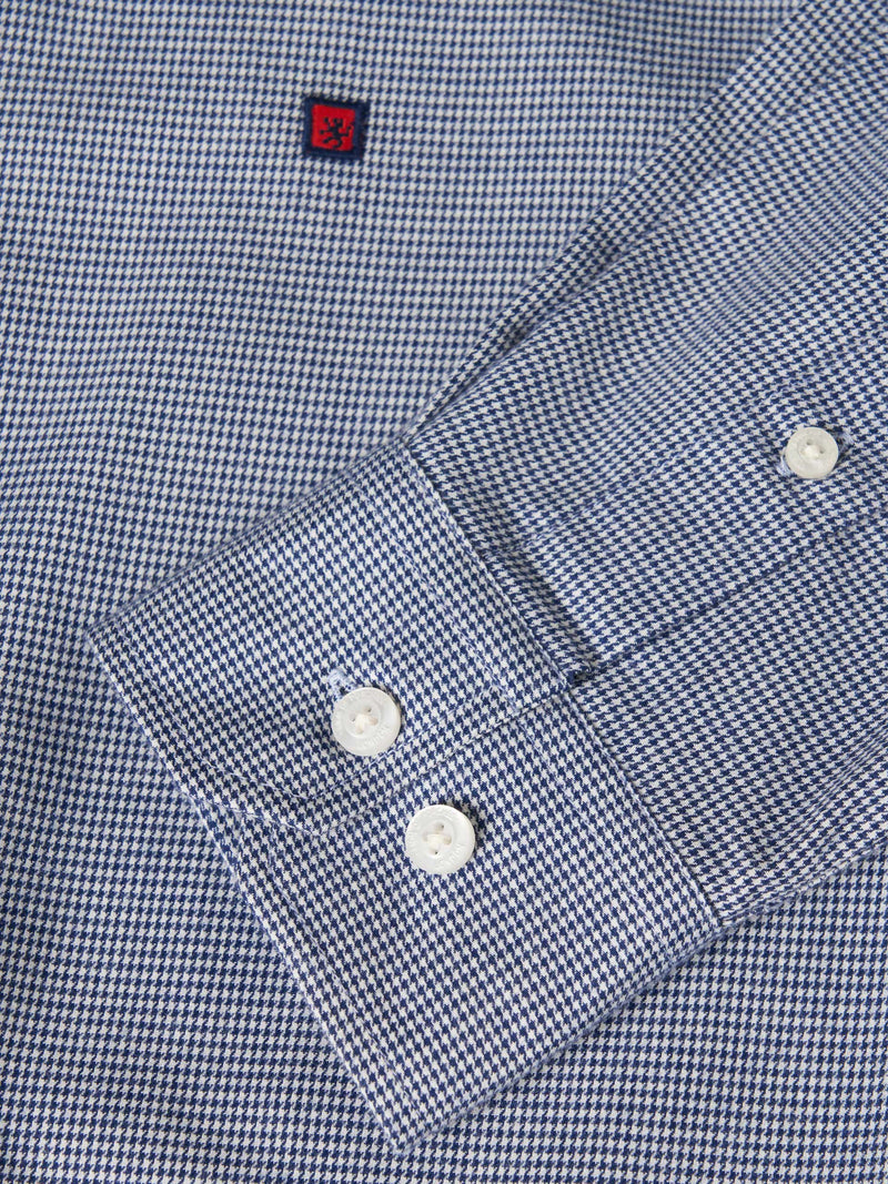 Camisa slim fit micropadrão