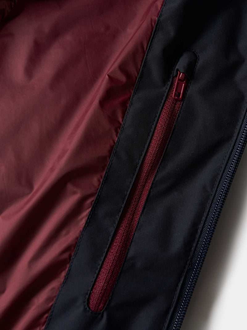 Colete acolchoado com capuz