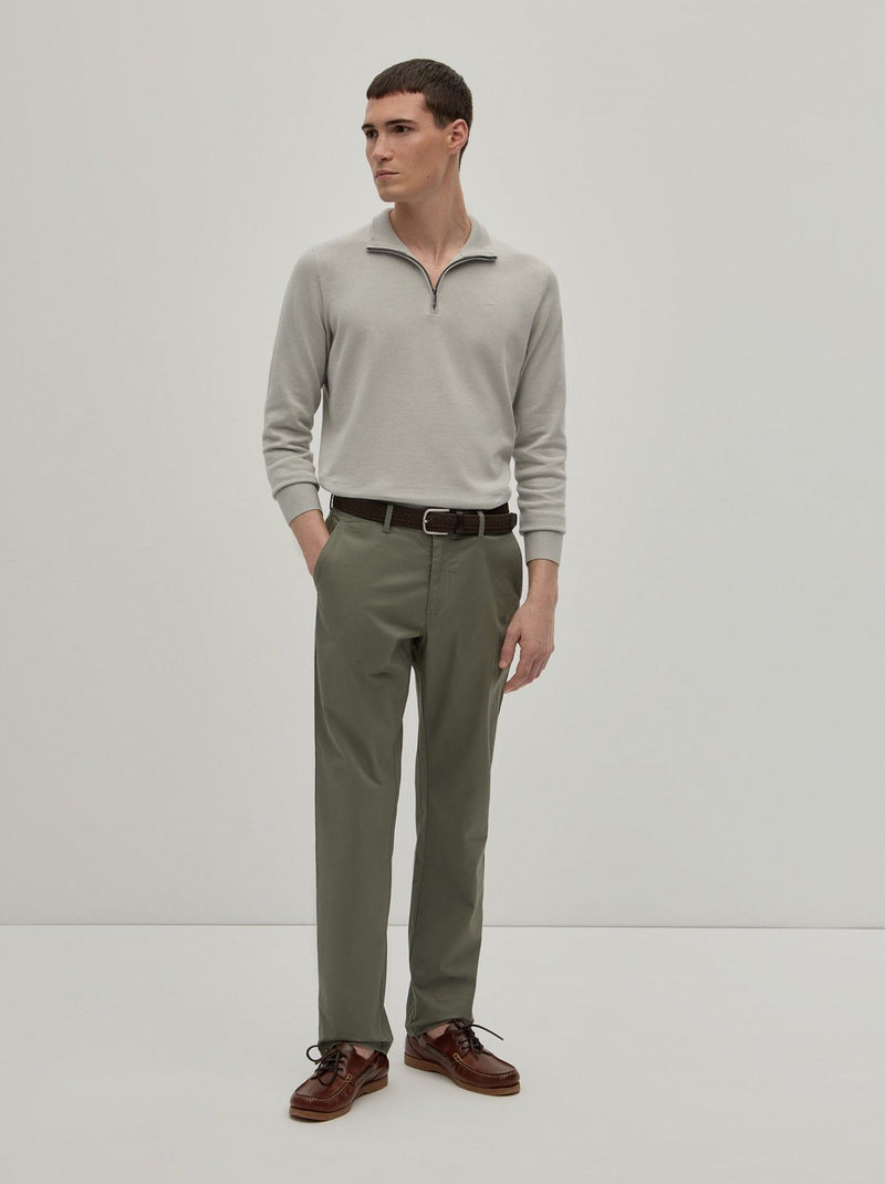 Calças chino regular fit em sarja