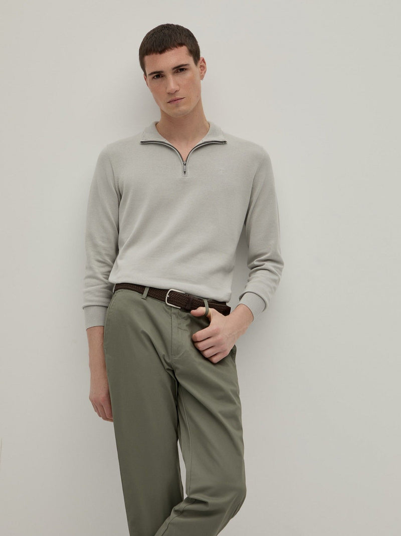 Calças chino regular fit em sarja