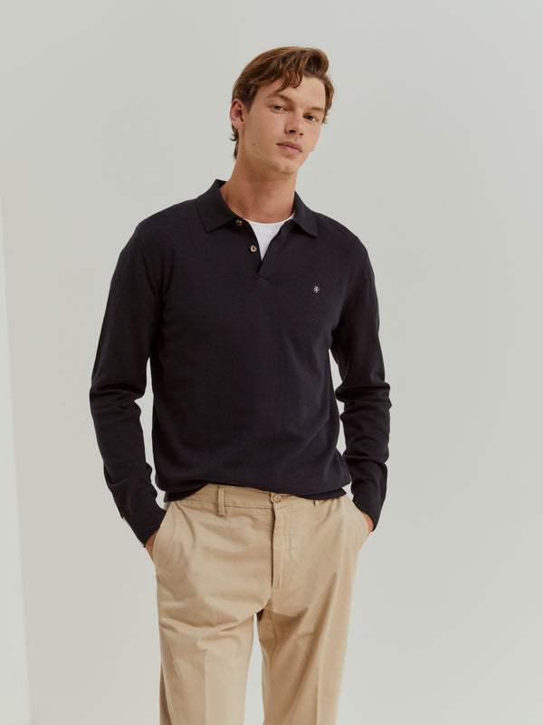 Calças chino regular fit vincadas