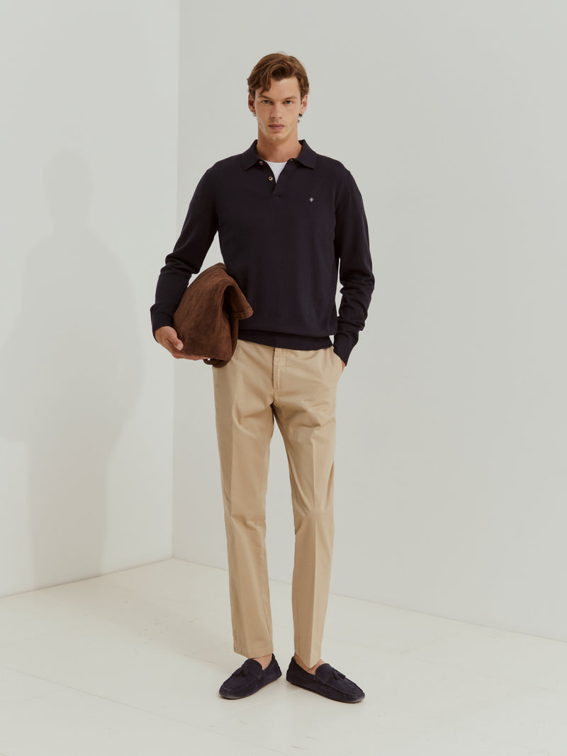 Calças chino regular fit vincadas