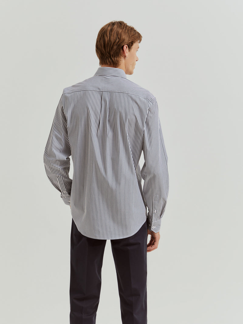 Camisa regular fit às riscas