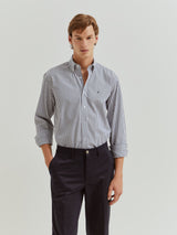 Camisa regular fit às riscas