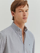 Camisa regular fit às riscas