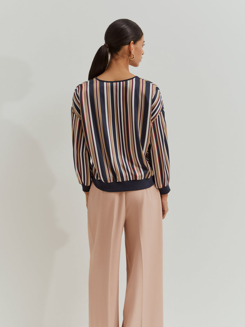 Blusa fluida às riscas