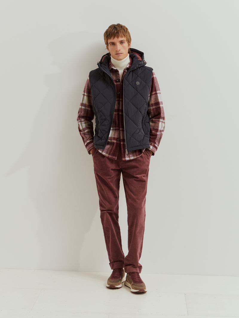 Colete acolchoado com capuz