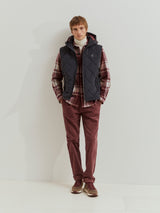 Colete acolchoado com capuz