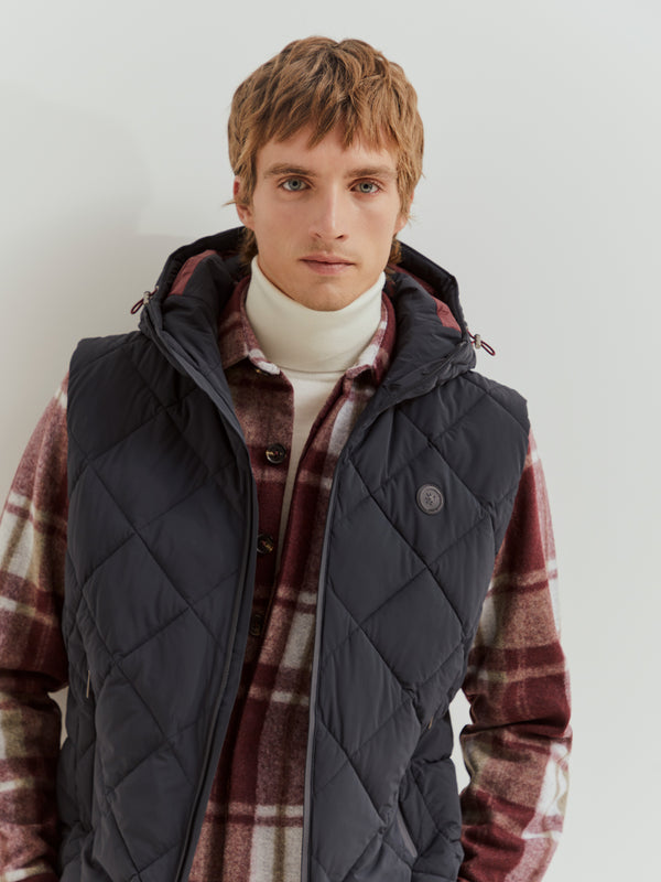 Colete acolchoado com capuz