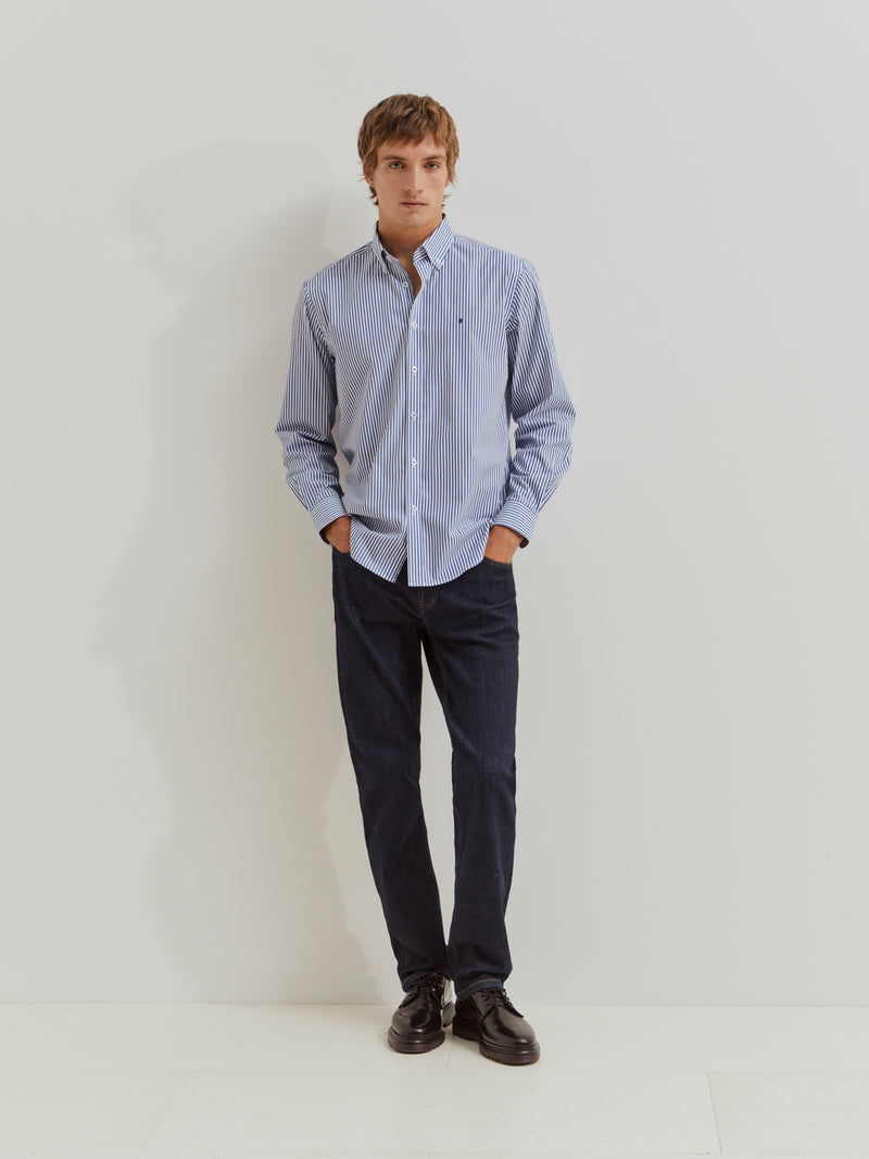 Camisa regular fit às riscas