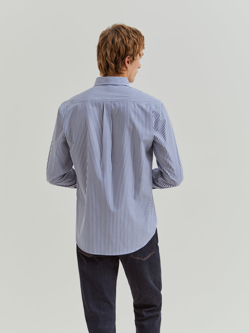 Camisa regular fit às riscas