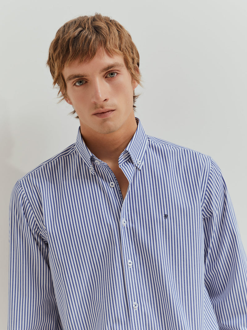Camisa regular fit às riscas